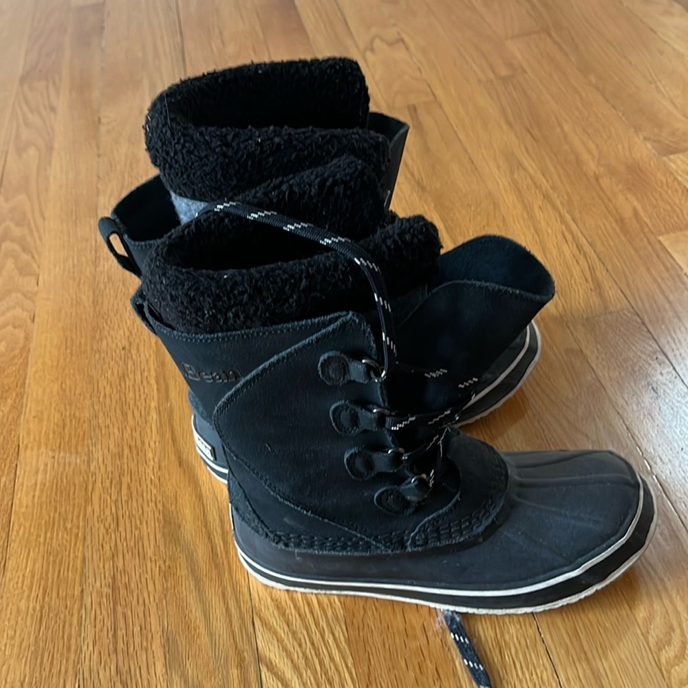 Women’s winter boots.